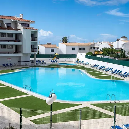 Apartament #409 Getaway With Shared Pool