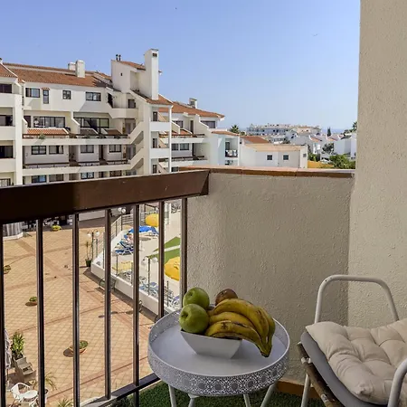 Apartament #409 Getaway With Shared Pool *